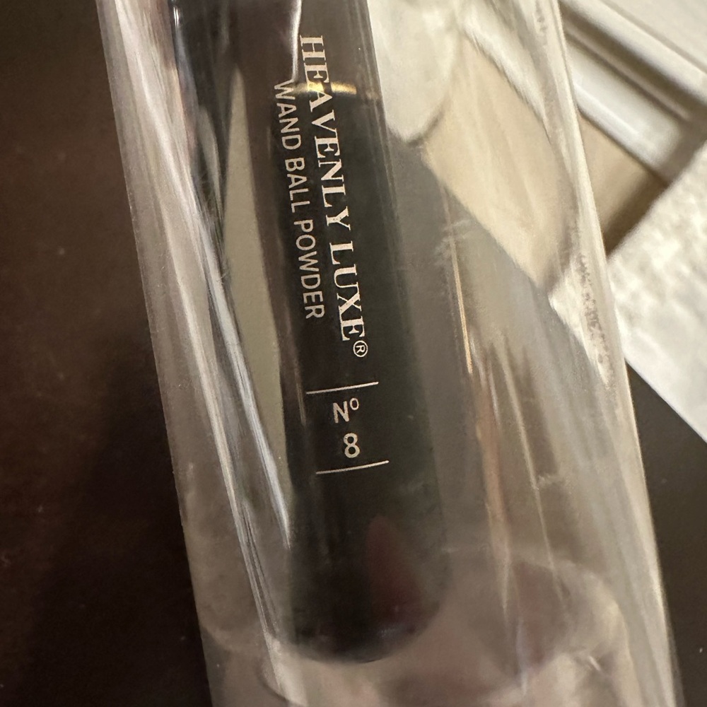 IT Heavenly Luxe wand ball powder brush - Picture 10 of 10